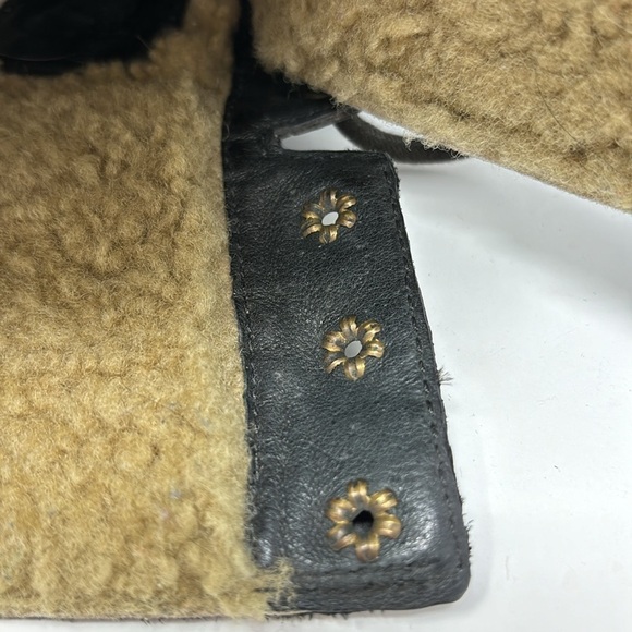 UGG Lyric Lace Up Leather Boots black size 7 These boots have a hard sole - Picture 14 of 15